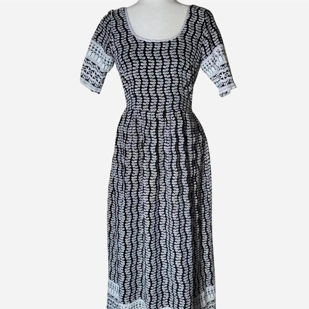 Vintage 70s Folk Handmade Knit Black and White Dress - Medium